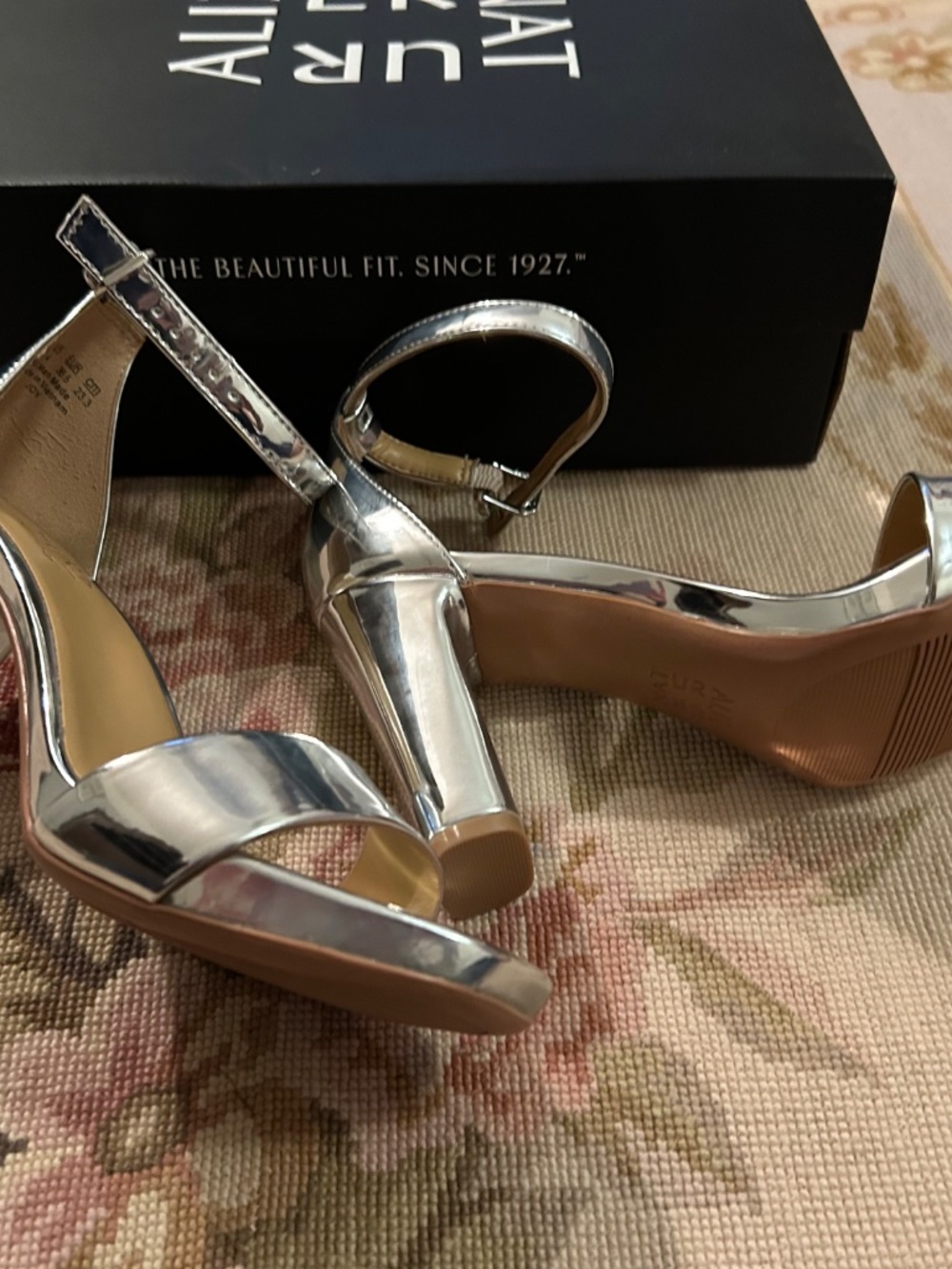 Naturalizer Silver Heels - Picture 4 of 4